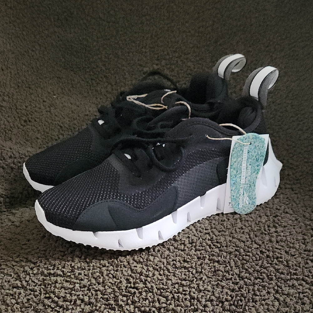 NWT Reebok Women's Sneakers - Picture 3 of 5